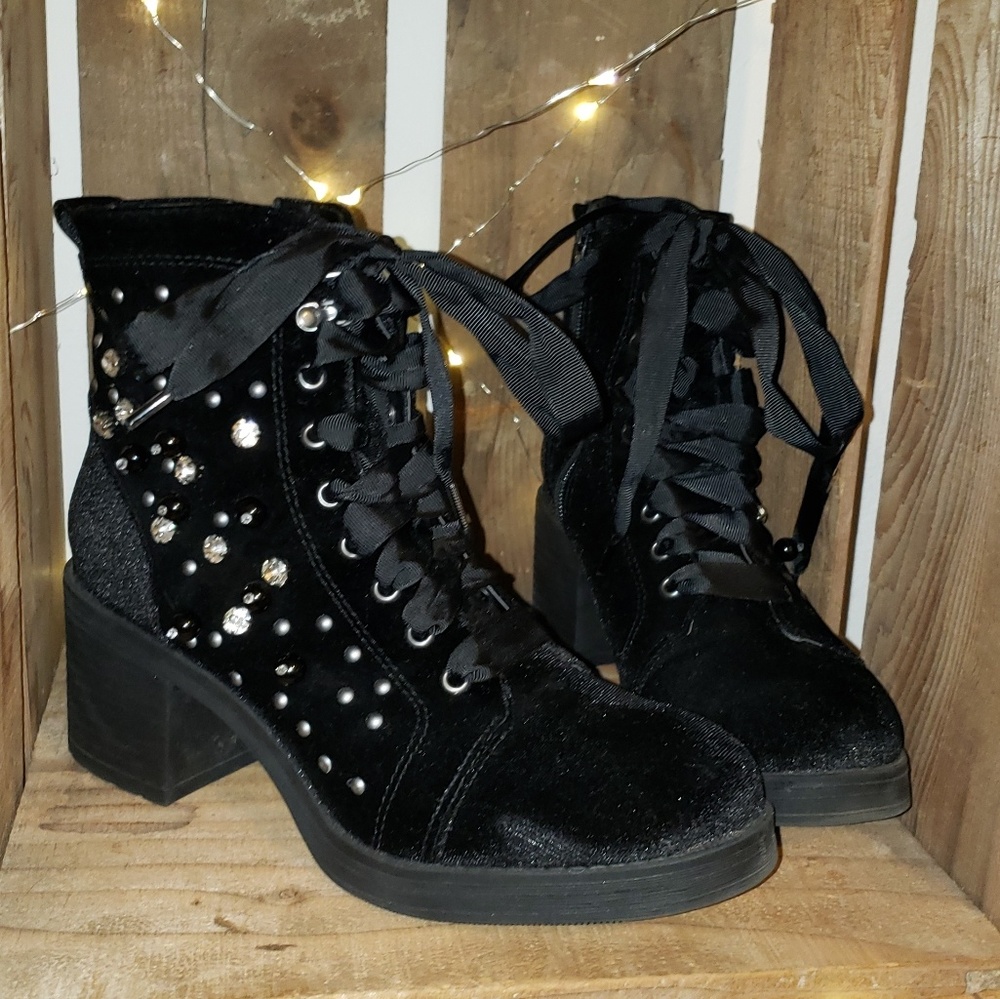 🔥Madden Girl Chunky Heal Black Ankle Boots